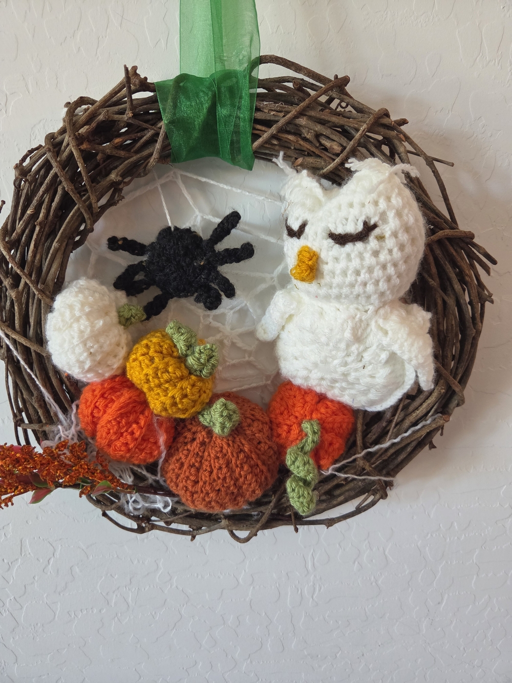 Handcrafted 14in White Owl & Pumpkin Fall Wreath with Green Ribbon - Picture 3 of 5